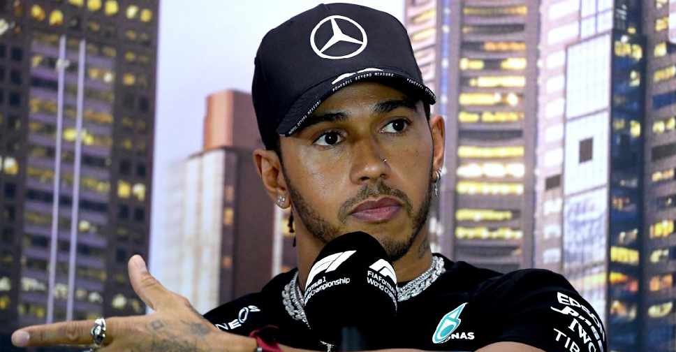 Lewis Hamilton comenta o recado de Michael Masi