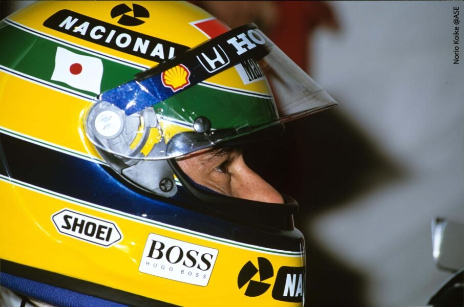 Ayrton Senna vence o GP do Japão 1989, e é desclassificado.
