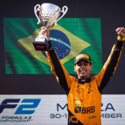 Gabriel Bortoleto confirmado pela equipe Stake de F1 e correrá a temporada de 2025