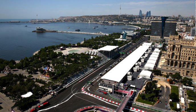 A Fórmula 1 está de volta a um dos cenários mais particulares de todo o calendário. Entre os dias 24 e 26 de setembro, os carros mais rápidos do planeta desembarcam em Baku para o Grande Prêmio do Azerbaijão de 2026, 15ª etapa da temporada.