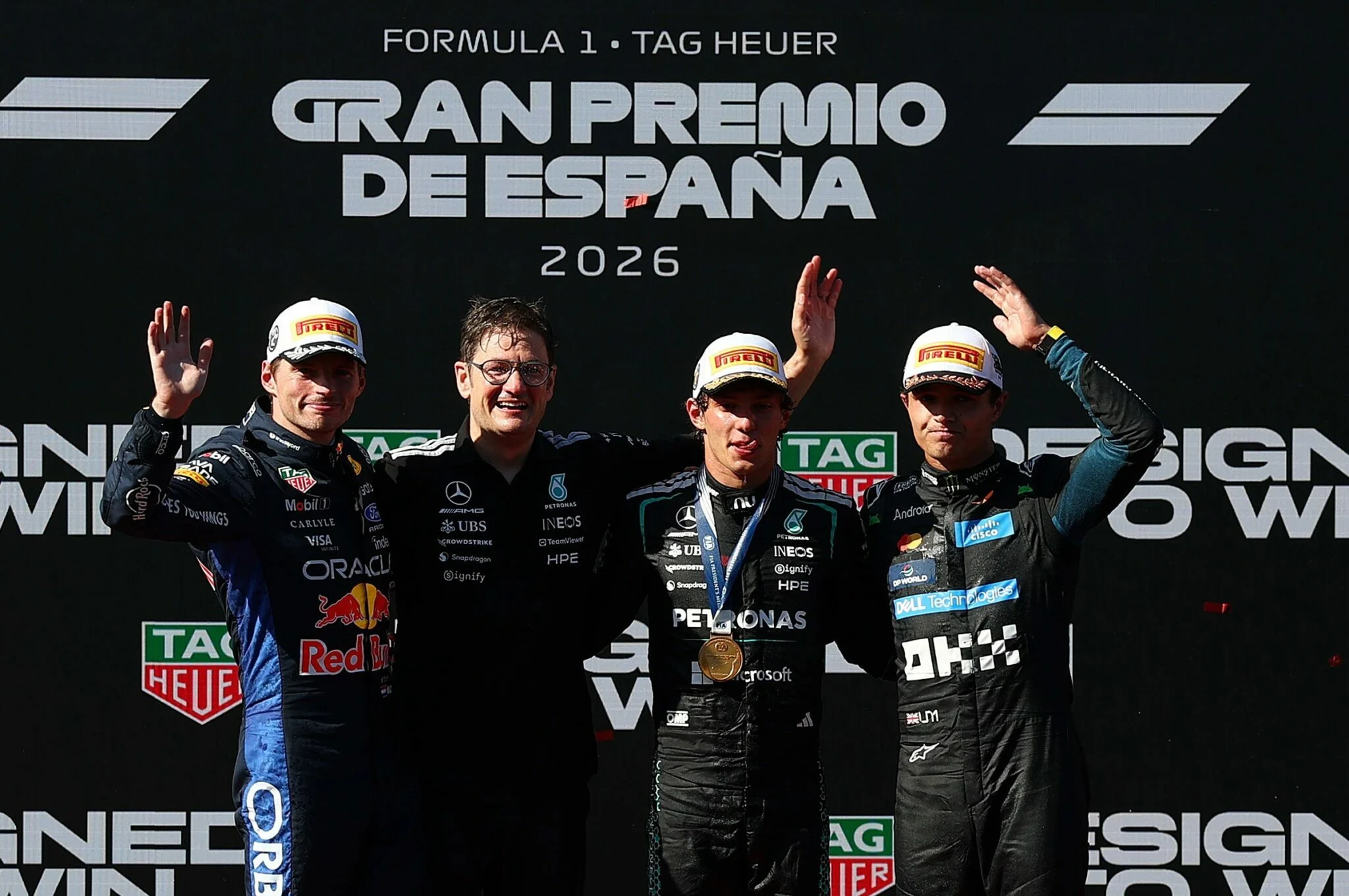 O piloto da Mercedes venceu o primeiro Grande Prêmio de Fórmula 1 disputado no novo circuito Madring e conquistou sua oitava vitória na temporada de 2026. Max Verstappen terminou em segundo, enquanto Lando Norris, que havia largado na pole position, completou o pódio na terceira colocação