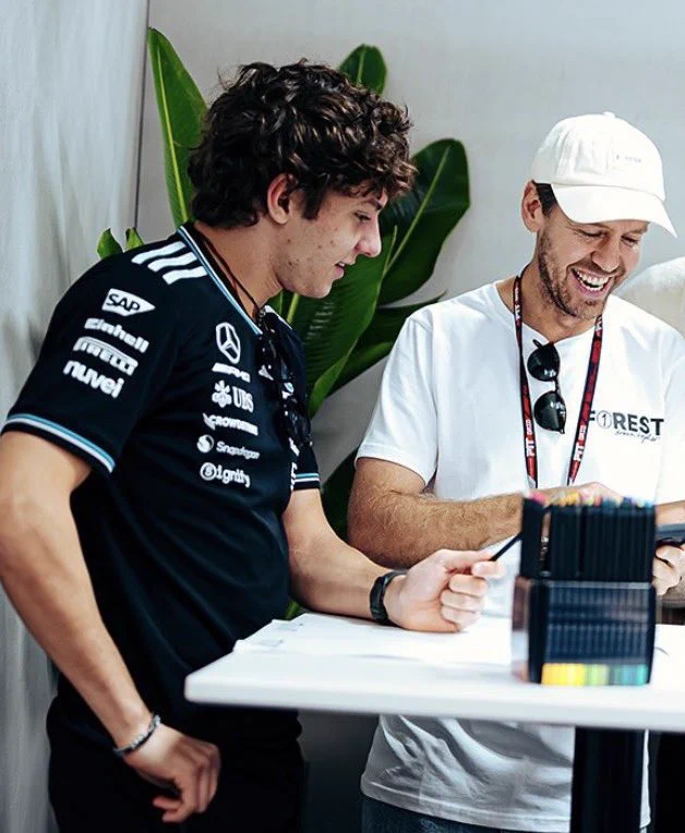 Vettel abre mão de recorde histórico da F1 e revela torcida por Antonelli: ‘Ficaria muito feliz
